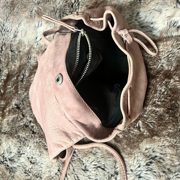 BAGGU mauve suede backpack - Picture 3 of 3